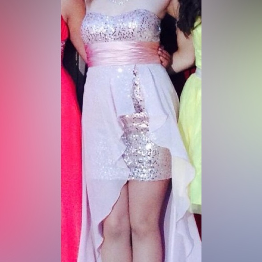 Beautiful light pink sequin half length prom dress!!